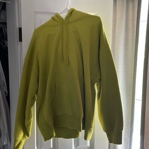 BRAND NEW**** Tna Cozy Boyfriend Sweatshirt